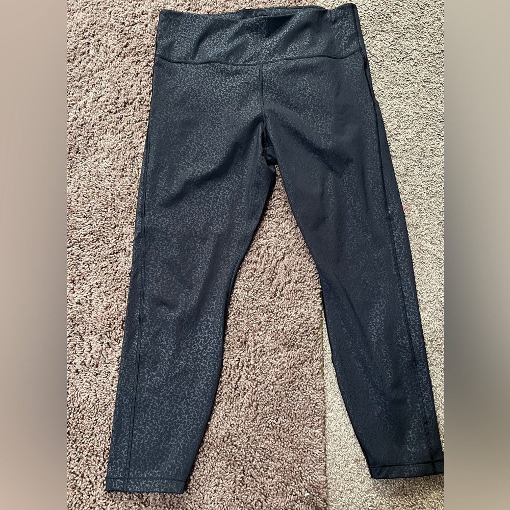 Athleta Ultimate Stash Pocket Embossed 7/8 Tight. Sz-Lg EUC